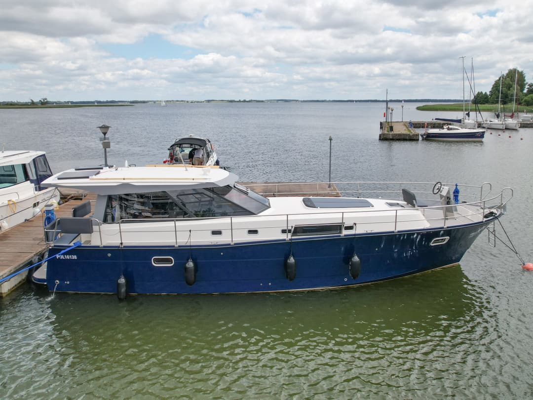 Nautika 1300 Royal